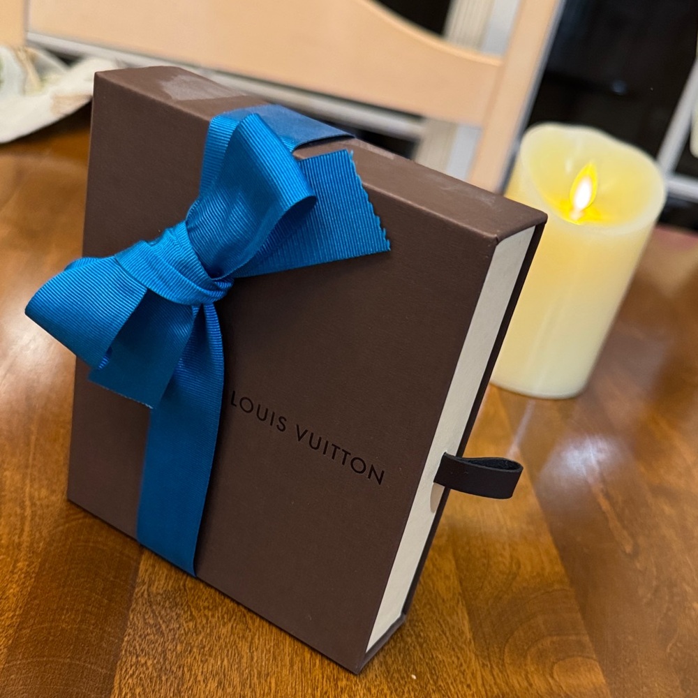 Louis Vuitton Slide open Box with Blue Blue Bow, Cloth Pouch & Receipt Card❤️ - Picture 6 of 6
